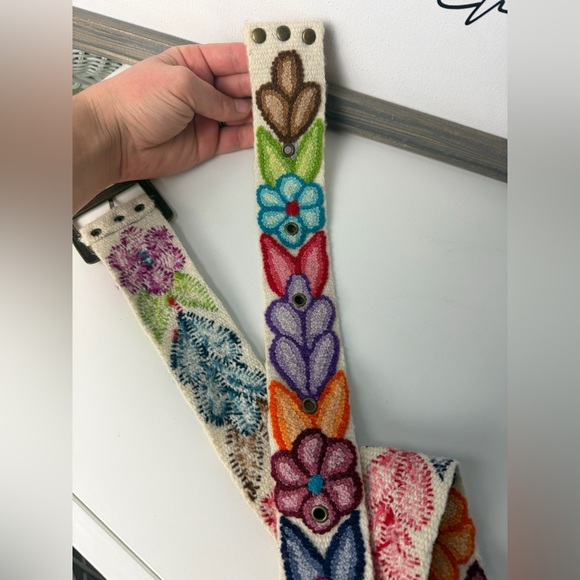 Embroidered colorful wool floral belt - Picture 5 of 7
